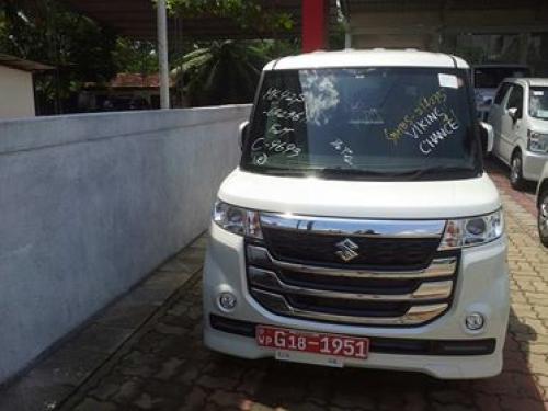 Suzuki-Spacia Custom Z-2017