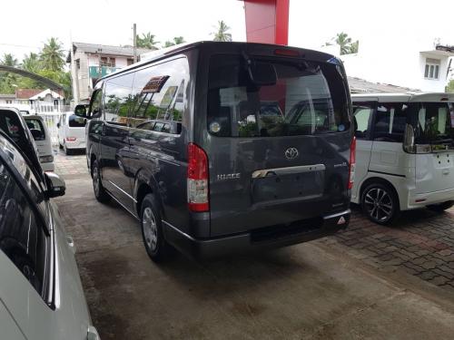 Toyota KDH 2015
