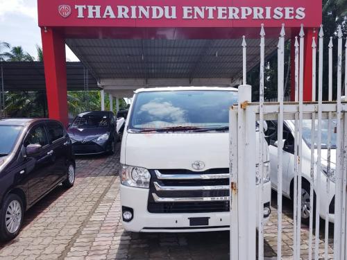 Toyota Hiace 2015