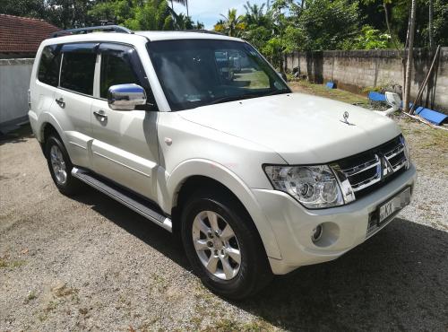 Mitsubishi Montero 2013