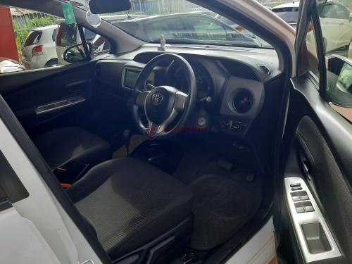 Toyota Vitz 2015