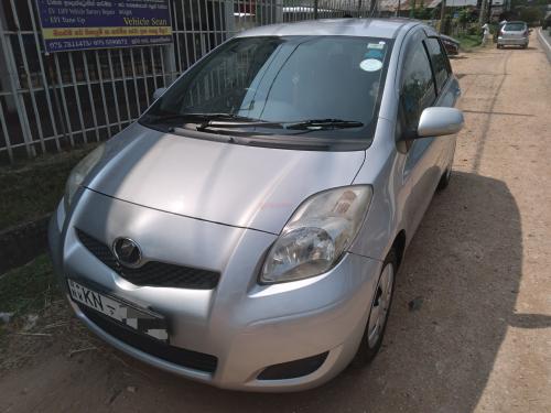 Toyota-Vitz-2008