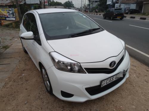 Toyota-Vitz-2014