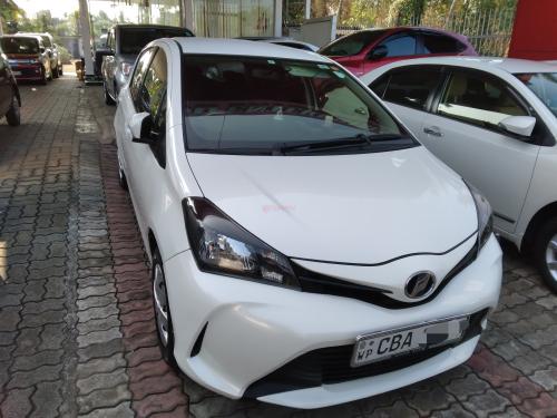 Toyota-Vitz-2015