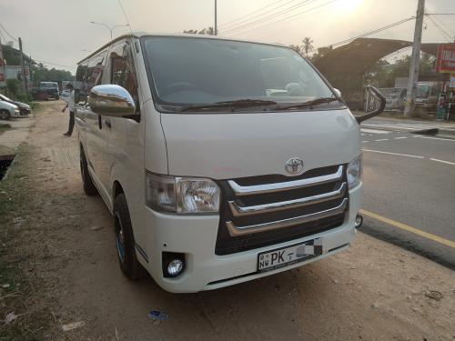 Toyota KDH 2015
