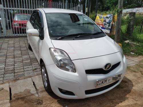 Toyota-Vitz-2008