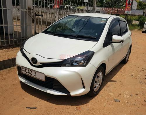 Toyota-Vitz-2015