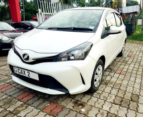 Toyota-Vitz-2015
