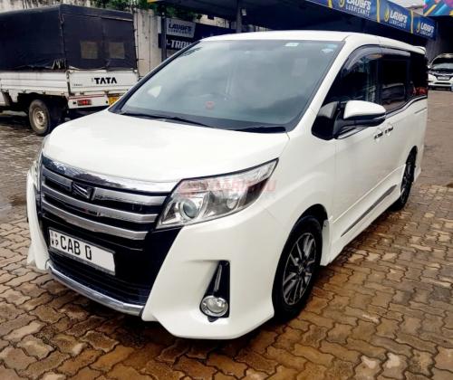 Toyota Voxy 2014