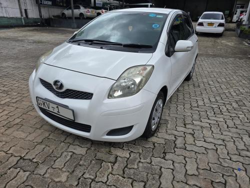Toyota-Vitz-2010