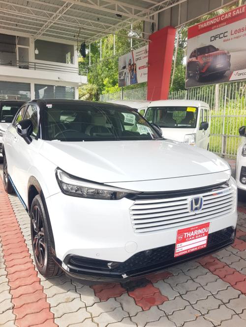 Honda-Vezel Z Play Pkg-2024